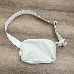 Lululemon Everywhere Belt Bag - Opal